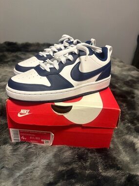 Nike Kids 4Y Navy and White Low-Top Sneakers